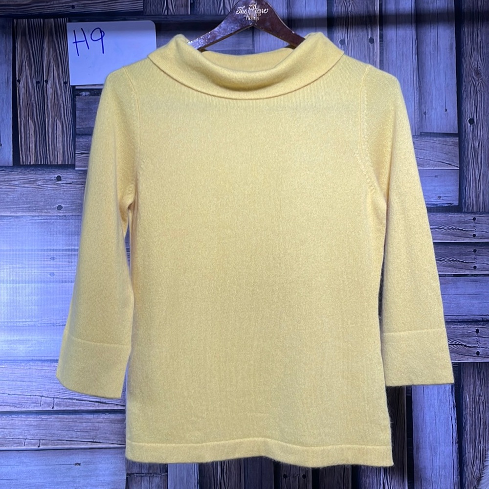 Lord and Taylor cashmere turtleneck medium Yellow